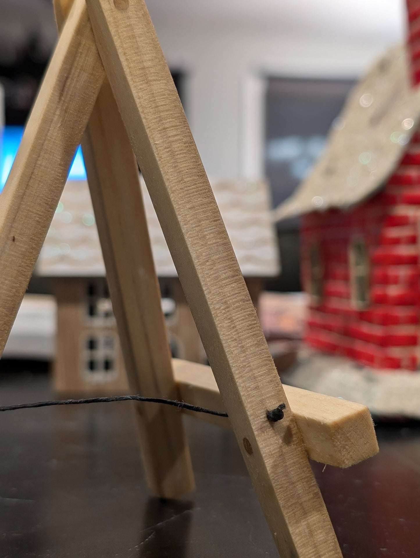 Beezer's Easel - Display Stand